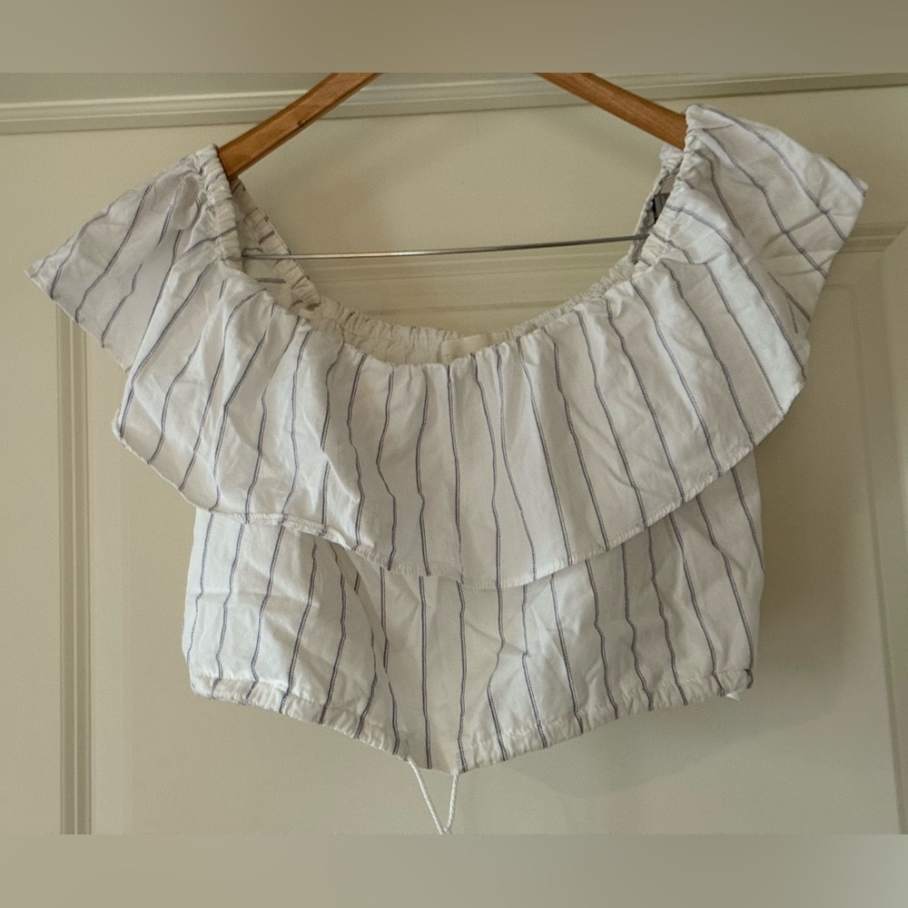 TJD Women Off Shoulder‎ Flutter Sleeve Stripe Crop Top Size Medium - White